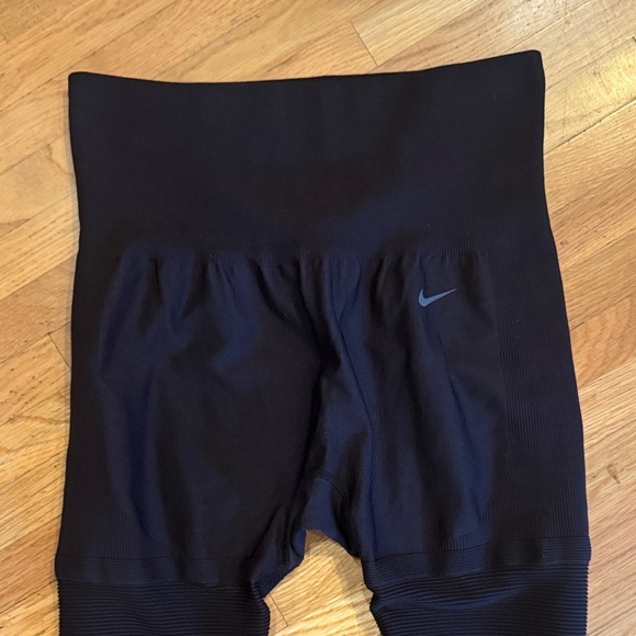 Nike-Dri Fit Black Leggings for Women - Picture 2 of 4